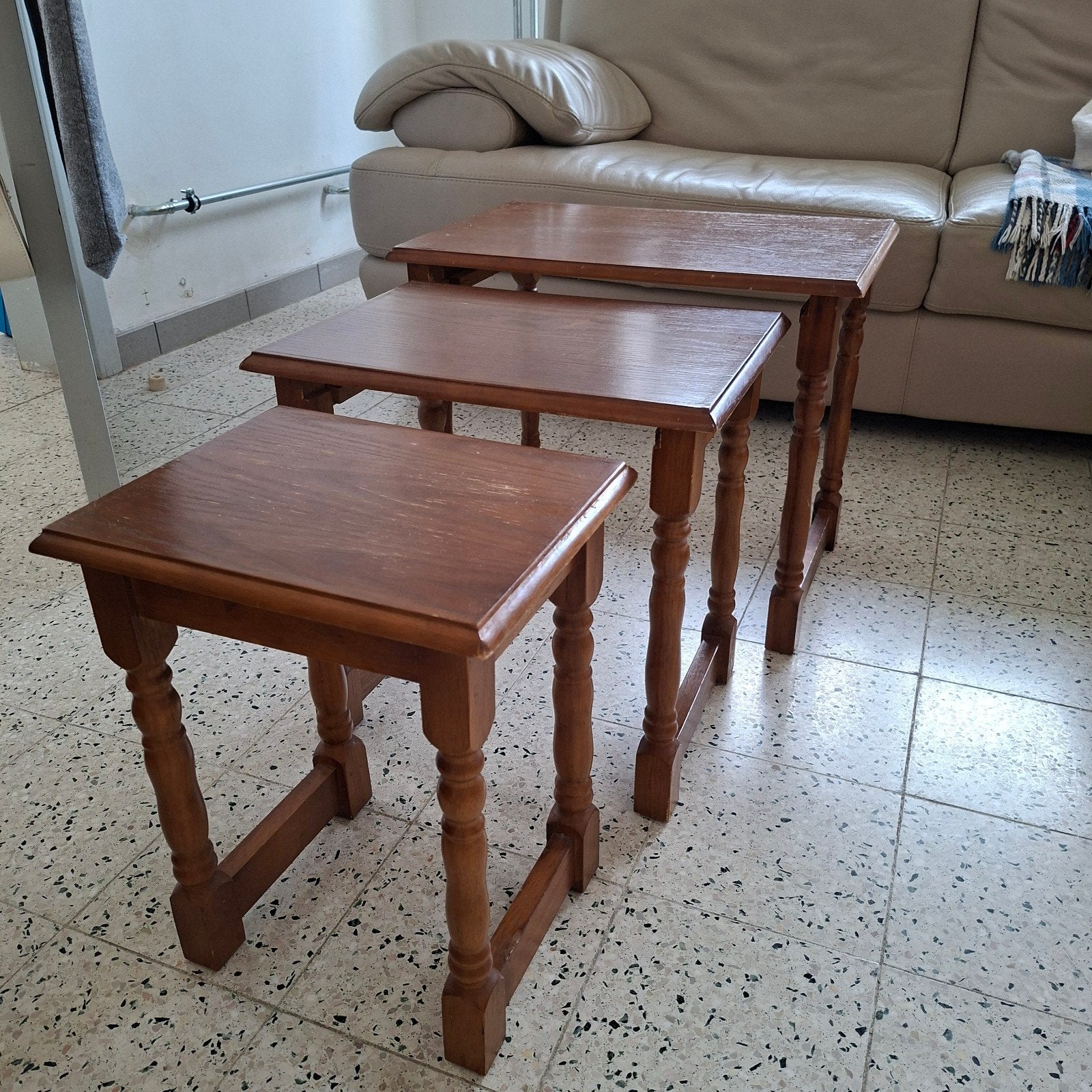 Vintage eiken mimiset van 3 bijzettafels — 50x34x42 cm., Ophalen