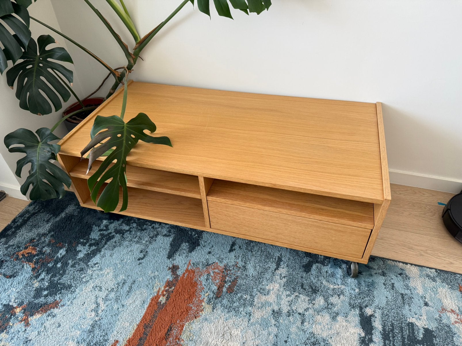 Massief houten tv-meubel salonmeubel reversiebel op wielen, Enlèvement, Comme neuf, Teck