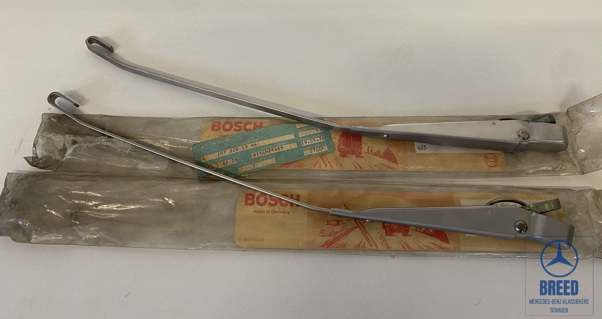 NOS set ruitenwisserarmen L+R voor Mercedes-Benz R107 SL, Neuf, -, -, Enlèvement ou Envoi