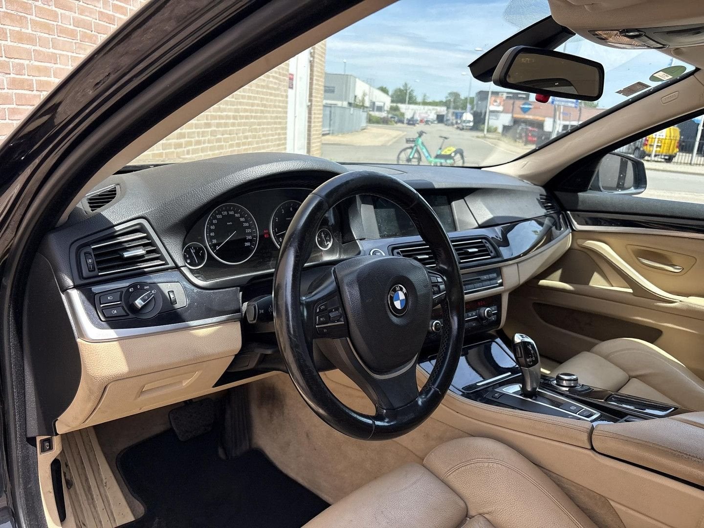 BMW 523 5-serie 523i High Executive | Leder | Cruise | Clima, Auto's, Automaat, Beige, Zwart, 178 g/km