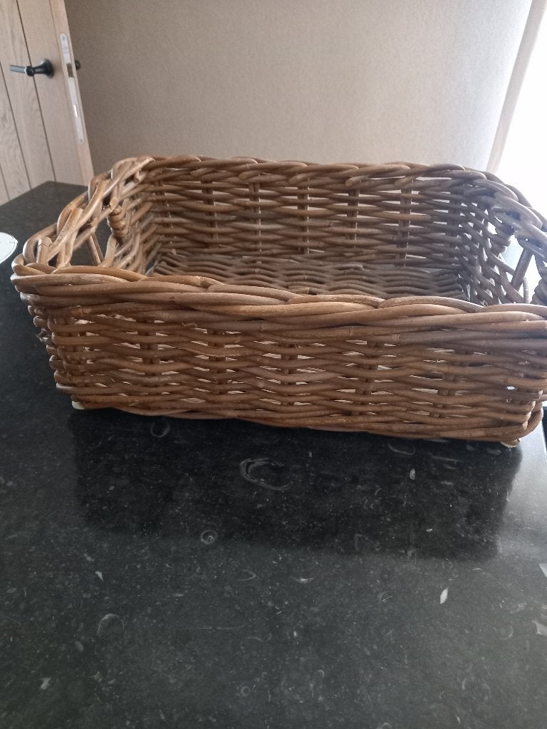 Rieten mand, Huis en Inrichting, Woonaccessoires | Schalen en Manden, Ophalen, Mand, Nieuw, Met hengsel