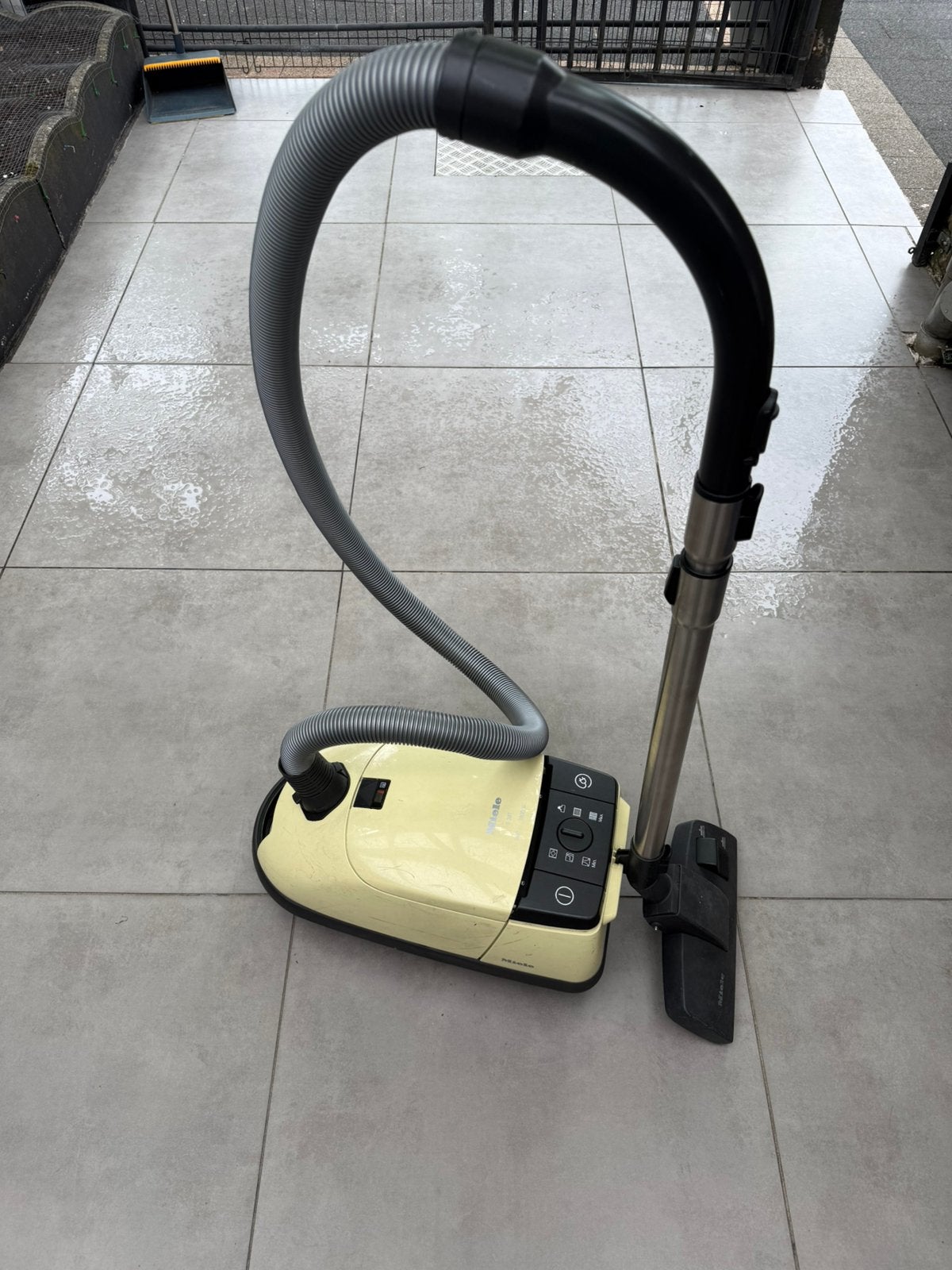 Mıele c1, Elektronische apparatuur, Gebruikt, 1600 tot 2000 watt, Miele, Ophalen