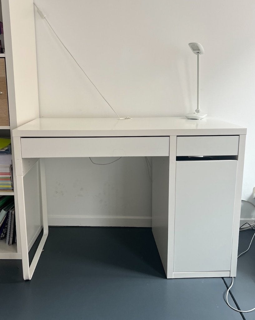 Bureau IKEA blanc avec rangement + lampe LED, Maison & Meubles, Avec tiroirs, Scandinave, 105 cm, Bureau d'ordinateur