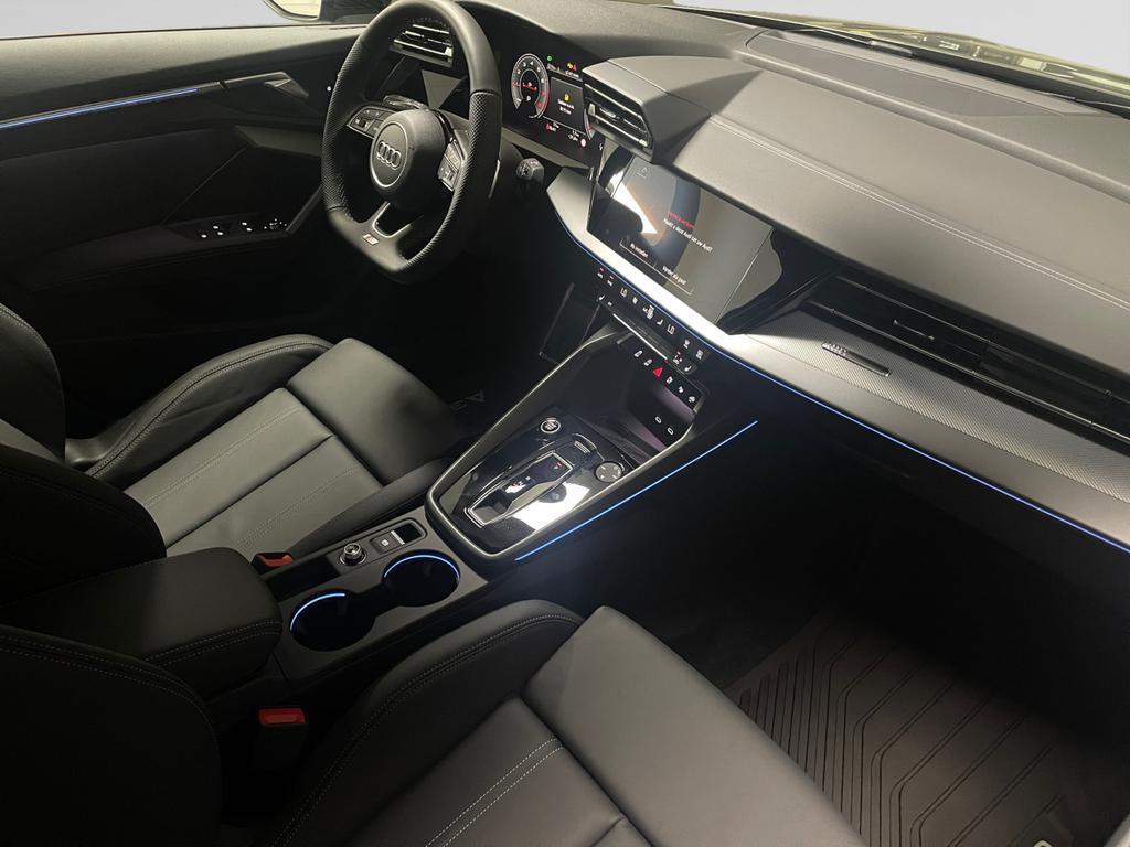 Audi A3 Sedan A3 Sedan 35 TFSI Business Edition S line S tro, Autos, Argent ou Gris, Achat, Autre carrosserie, Automatique