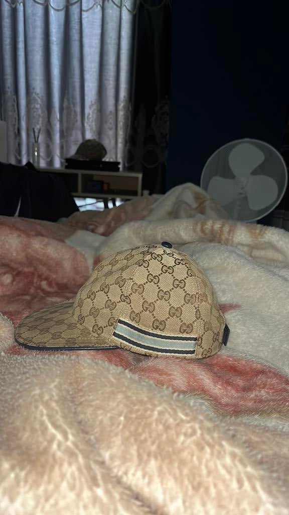 gucci pet limited edition, Ophalen of Verzenden, Zo goed als nieuw, Pet