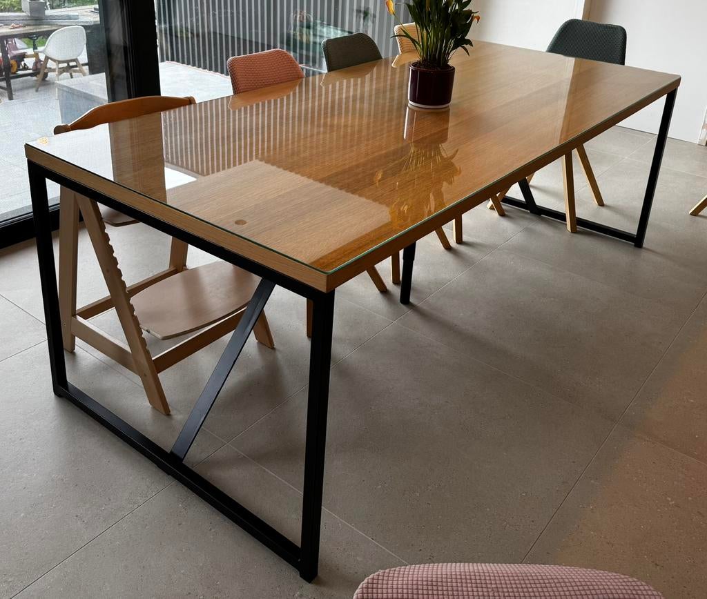 Moderne eiken eettafel met glazen beschermblad, Chêne, 100 à 150 cm, Enlèvement, Utilisé