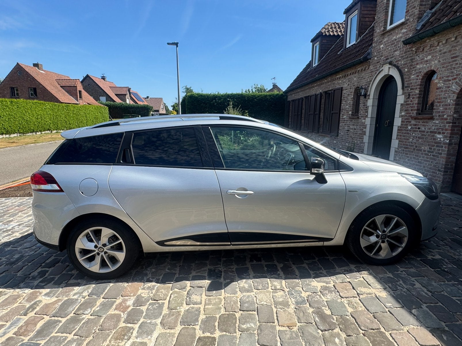Renault Clio Break 1.2 Turbo Automaat 26211km + garantie, 4 deurs, Stof, Multifunctioneel stuurwiel, Zilver of Grijs