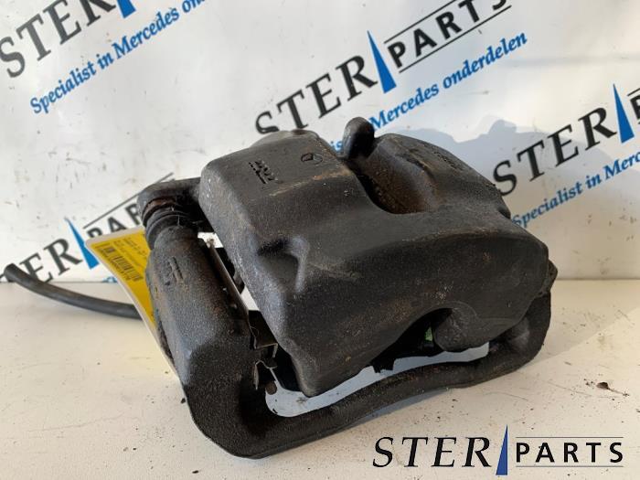 Etrier de frein (pince) avant gauche d'un Mercedes C-Klasse, 3 mois de garantie, Utilisé, -, -