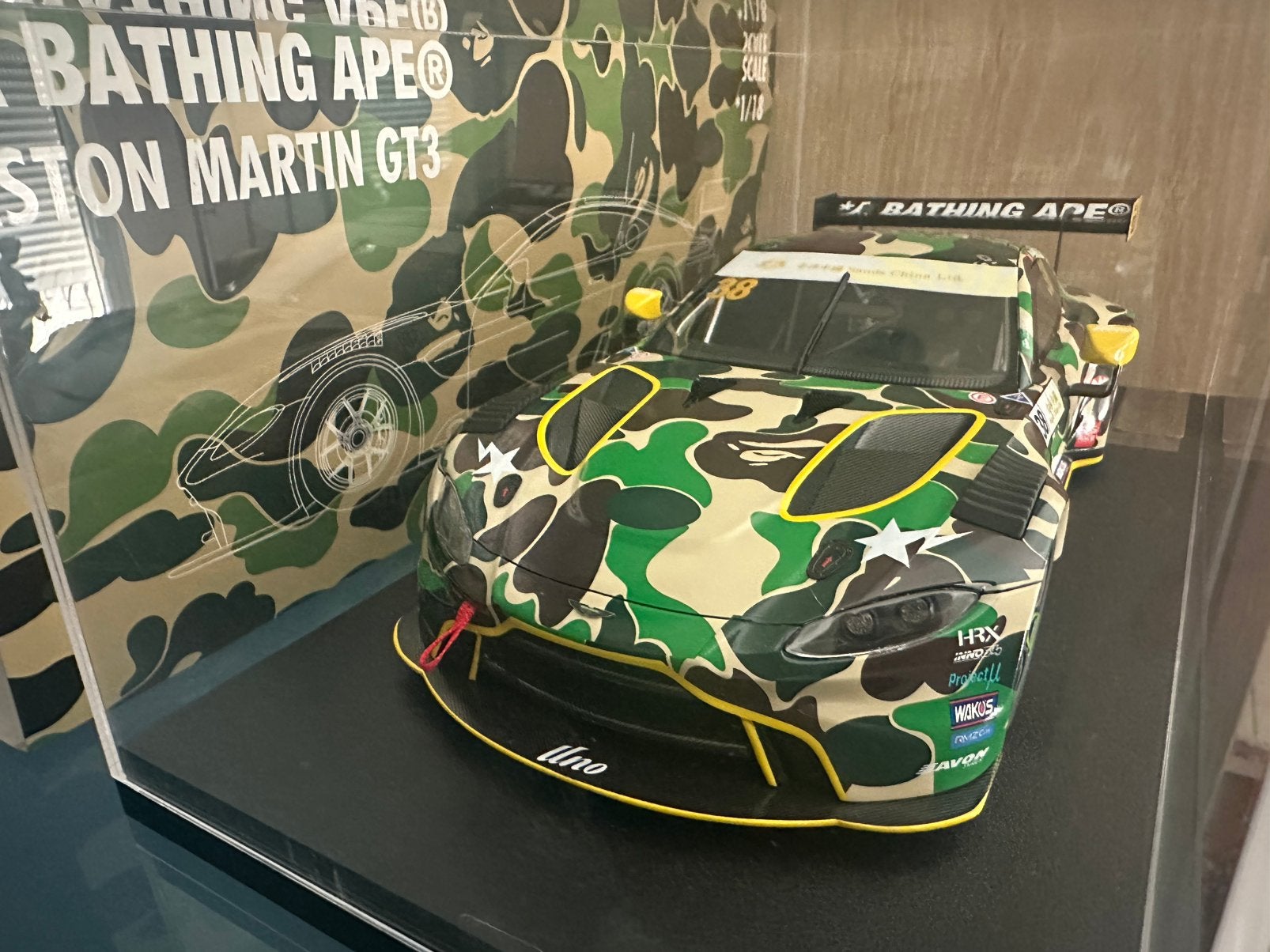 1/18 Aston Martin GT3 “bathing ape” - pop race, Ophalen of Verzenden