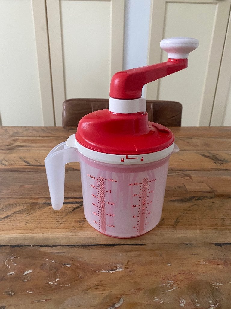 Tupperware litermaat met mixer, Huis en Inrichting, Verzenden, Rood