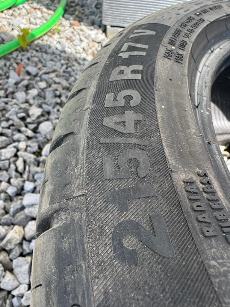2  Pneus ( ) 215/45 r17, Enlèvement, Comme neuf