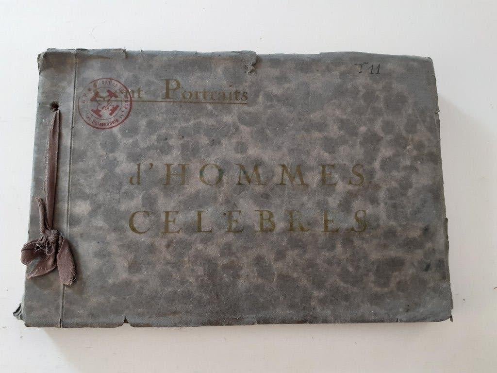 Vintage chromoboek : Cent Portraits d'hommes celèbres, Collections, Collections Autre, Enlèvement ou Envoi