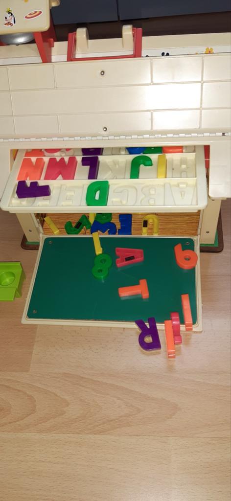 École familiale Little People Play., Enlèvement