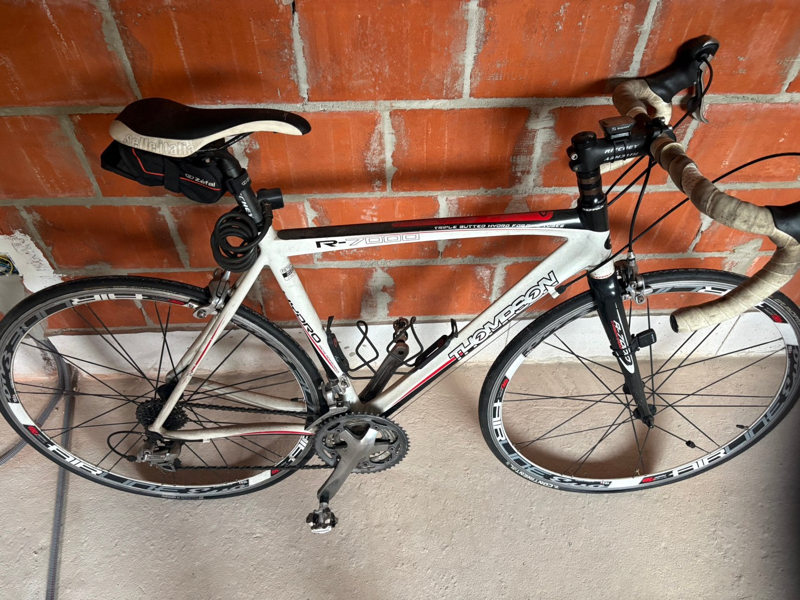 Koersfiets thompson, Fietsen en Brommers, Ophalen, Zo goed als nieuw