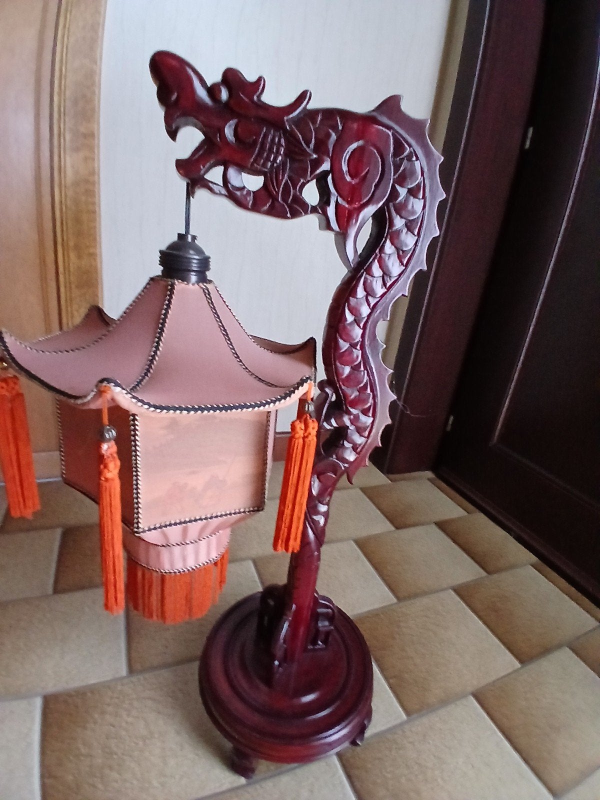chinese drakenlamp, Ophalen