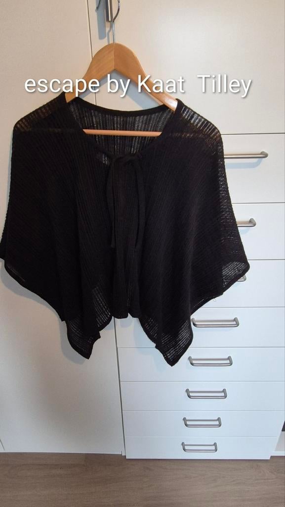 Fijne tricot poncho pull  Kaat Tilley, Ophalen, Zwart