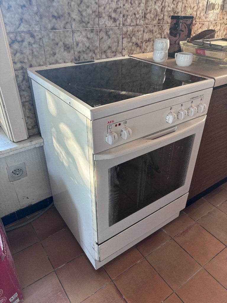 AEG elektrisch fornuis met keramische kookplaat + oven, Ophalen, Vrijstaand, Elektrisch, 4 kookzones