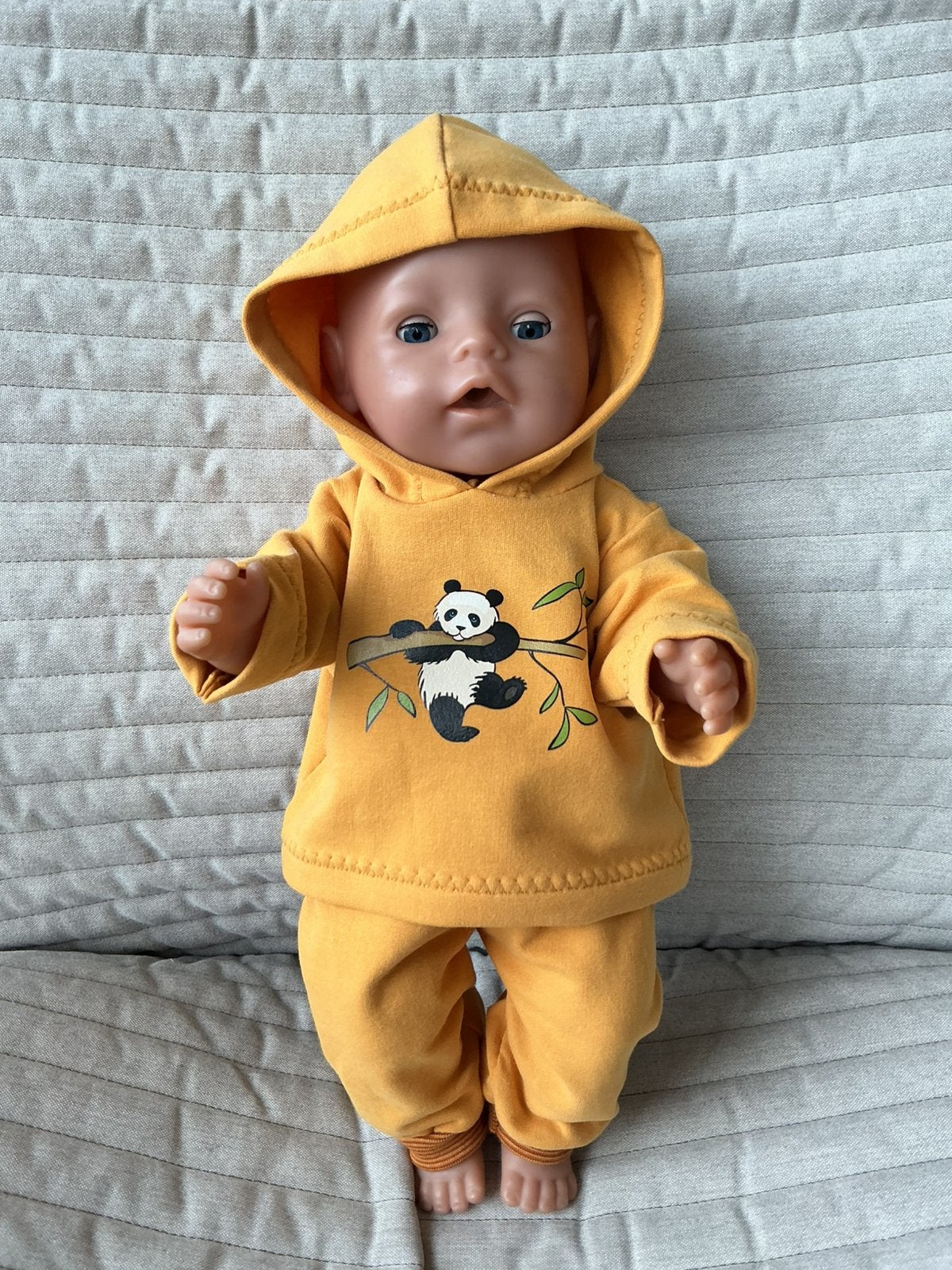 205. Babyborn: Nieuwe okergele jogging, Kinderen en Baby's, Ophalen of Verzenden, Nieuw, Babypop