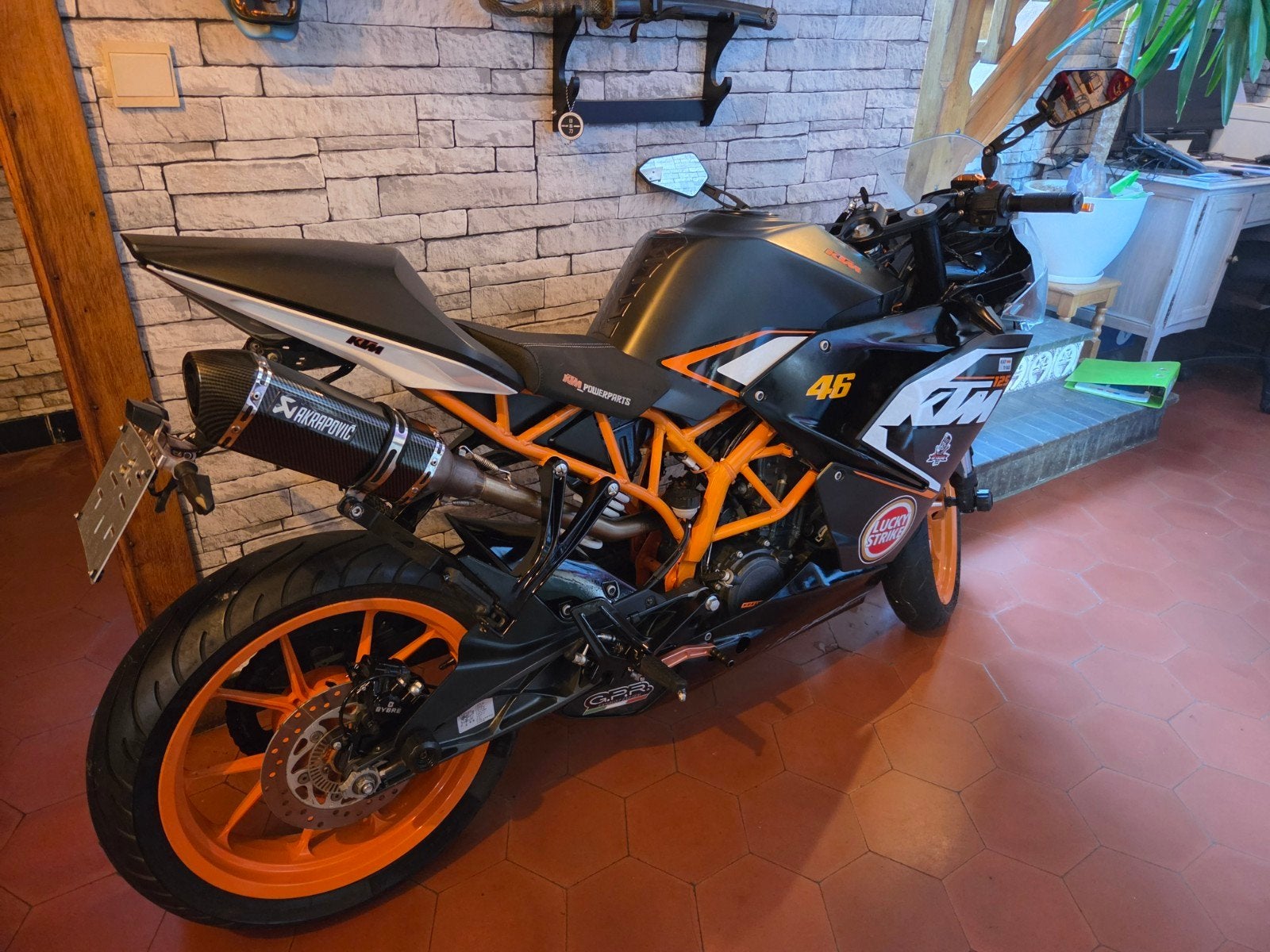 course 125cc exclusive KTM RC LUCKY STRIKE EDITION, Motos, Entreprise