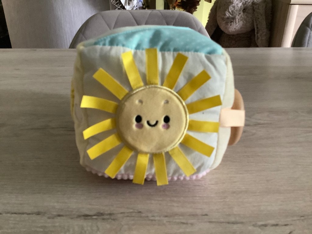 Cube d'activités en peluche pour bébé, Enfants & Bébés, Enlèvement ou Envoi, Comme neuf, Autres types