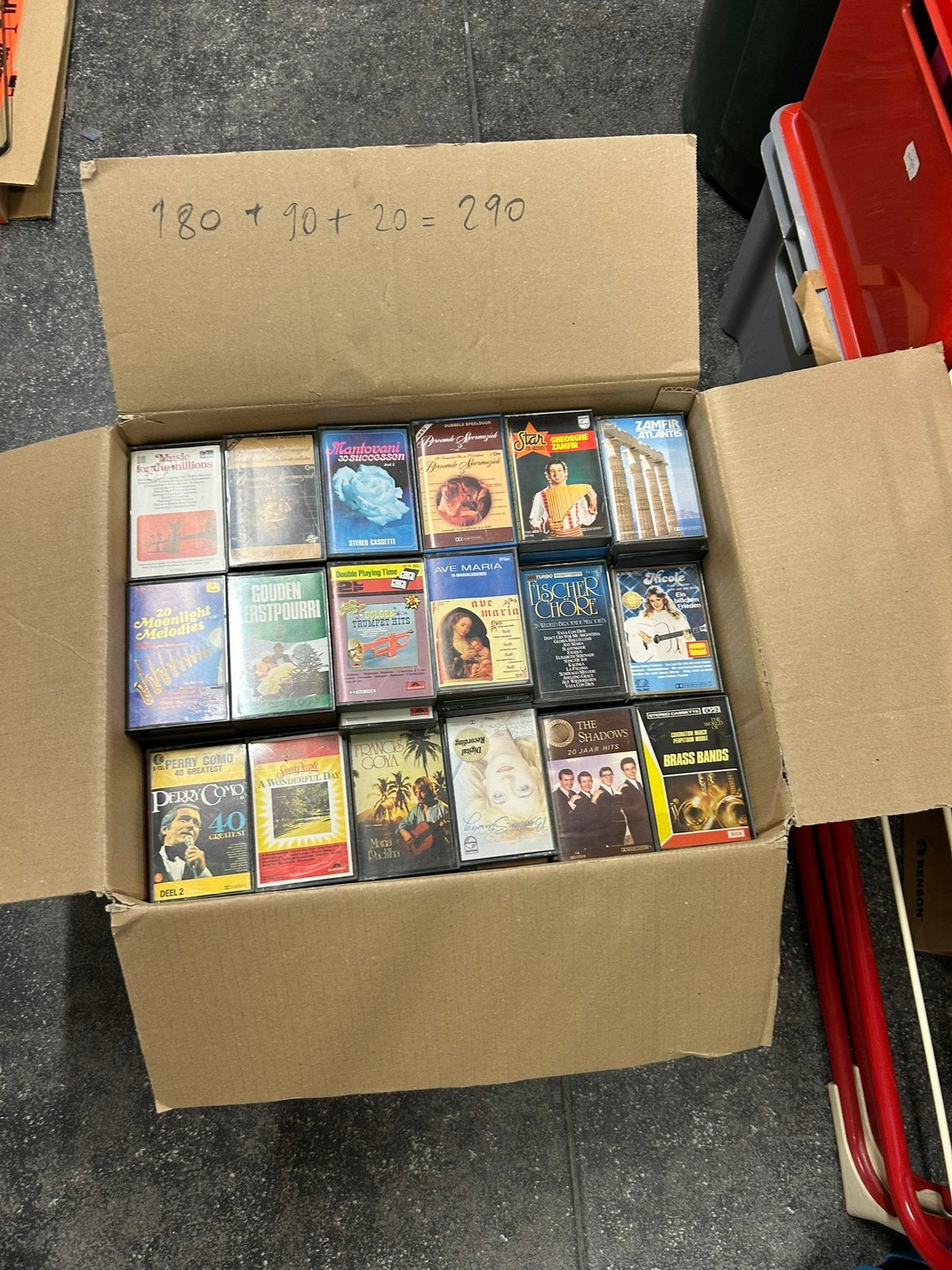 290 cassettes de toutes sortes de musique, Enlèvement, Utilisé