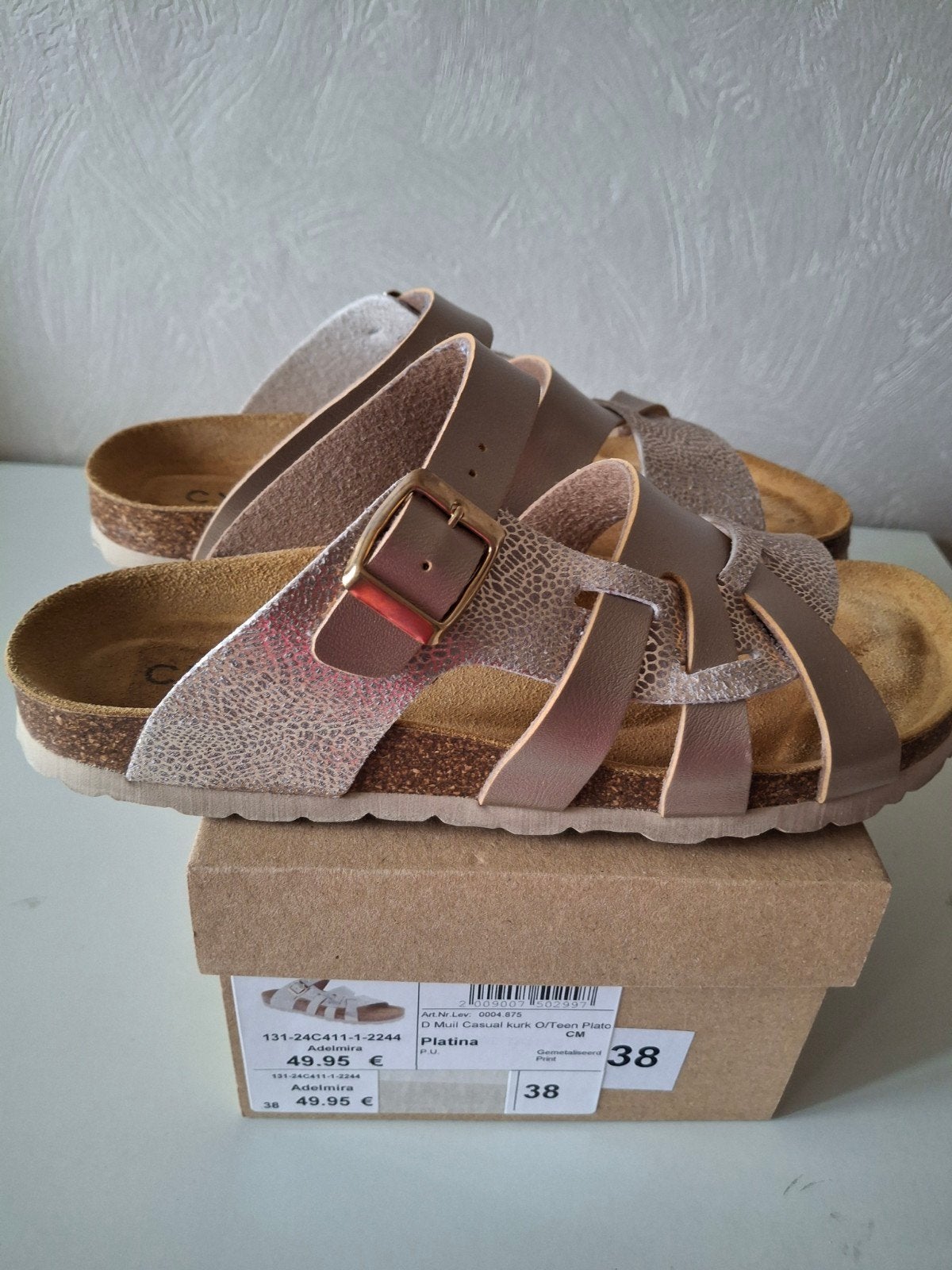 slippers maat 38, kleur goud, merk cypres., Kleding | Dames, Schoenen, Cypres, Zo goed als nieuw, Ophalen, Slippers