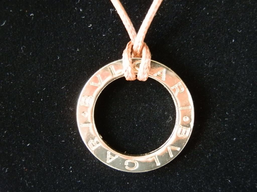 Collier et pendentif Bulgari. Bvlgari., Enlèvement ou Envoi, Comme neuf, Autres matériaux, Autres représentations
