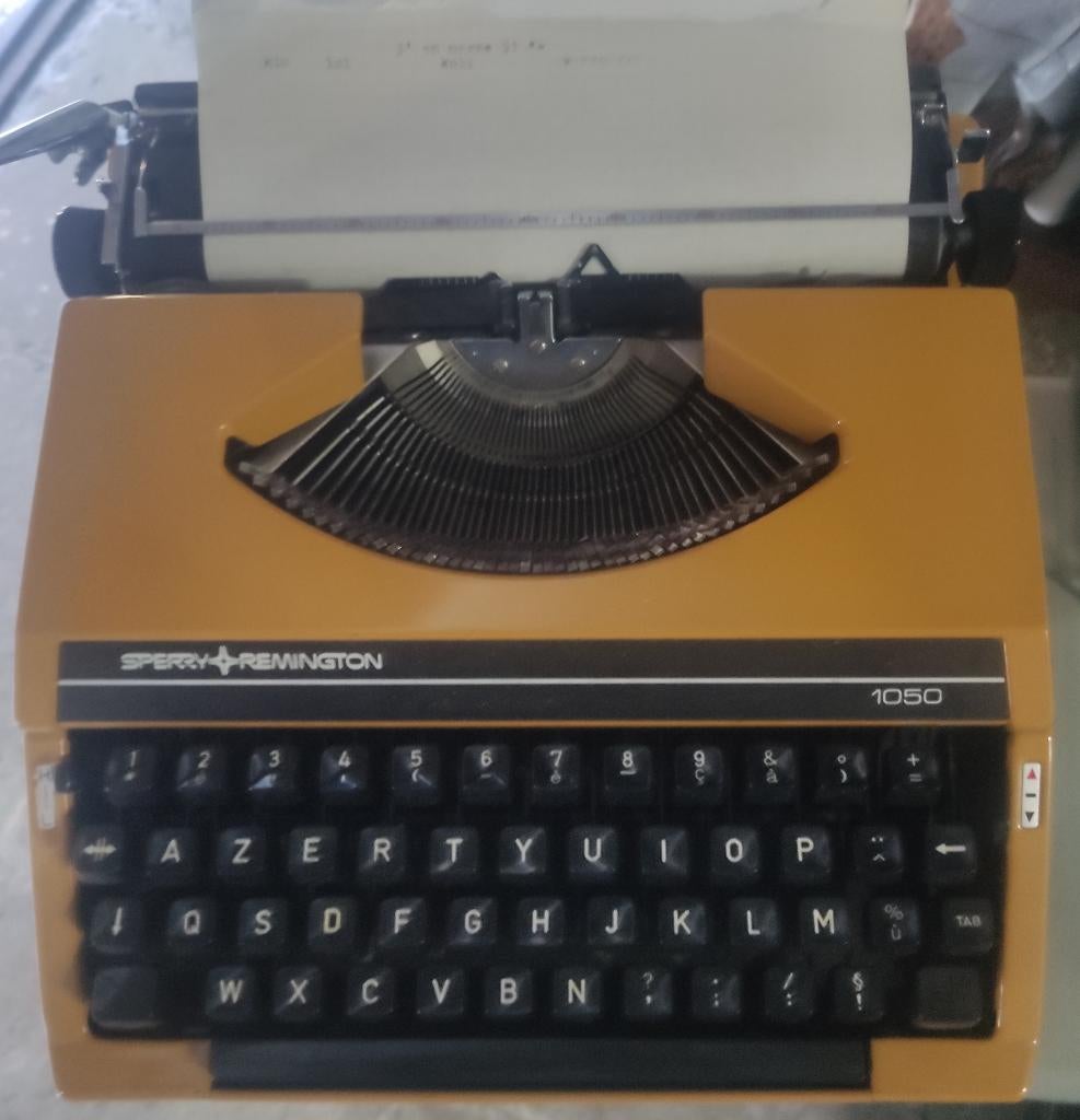 Machine à écrire, Enlèvement, Utilisé