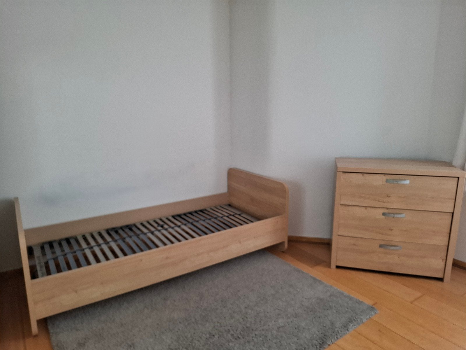 meubles à vendre : canapé et chambre complète et armoire
un, Immo