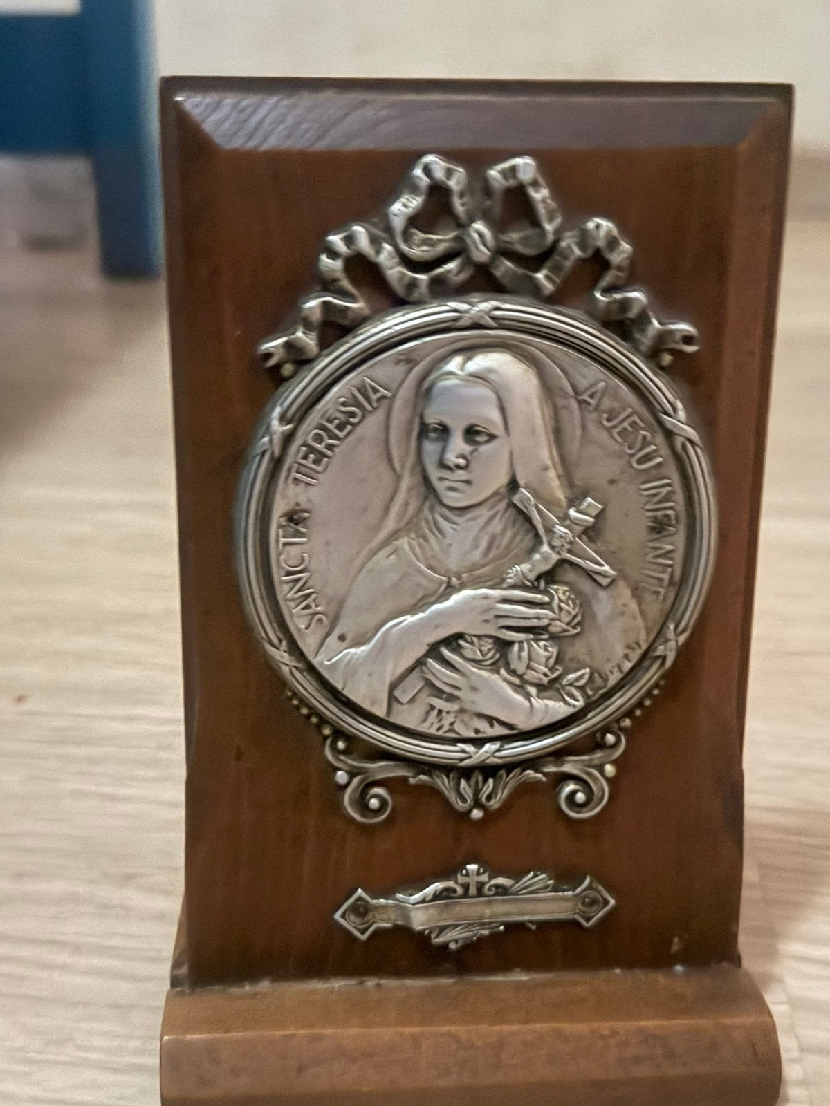 Ancienne plaque en bois Sainte Thérèse, Enlèvement ou Envoi
