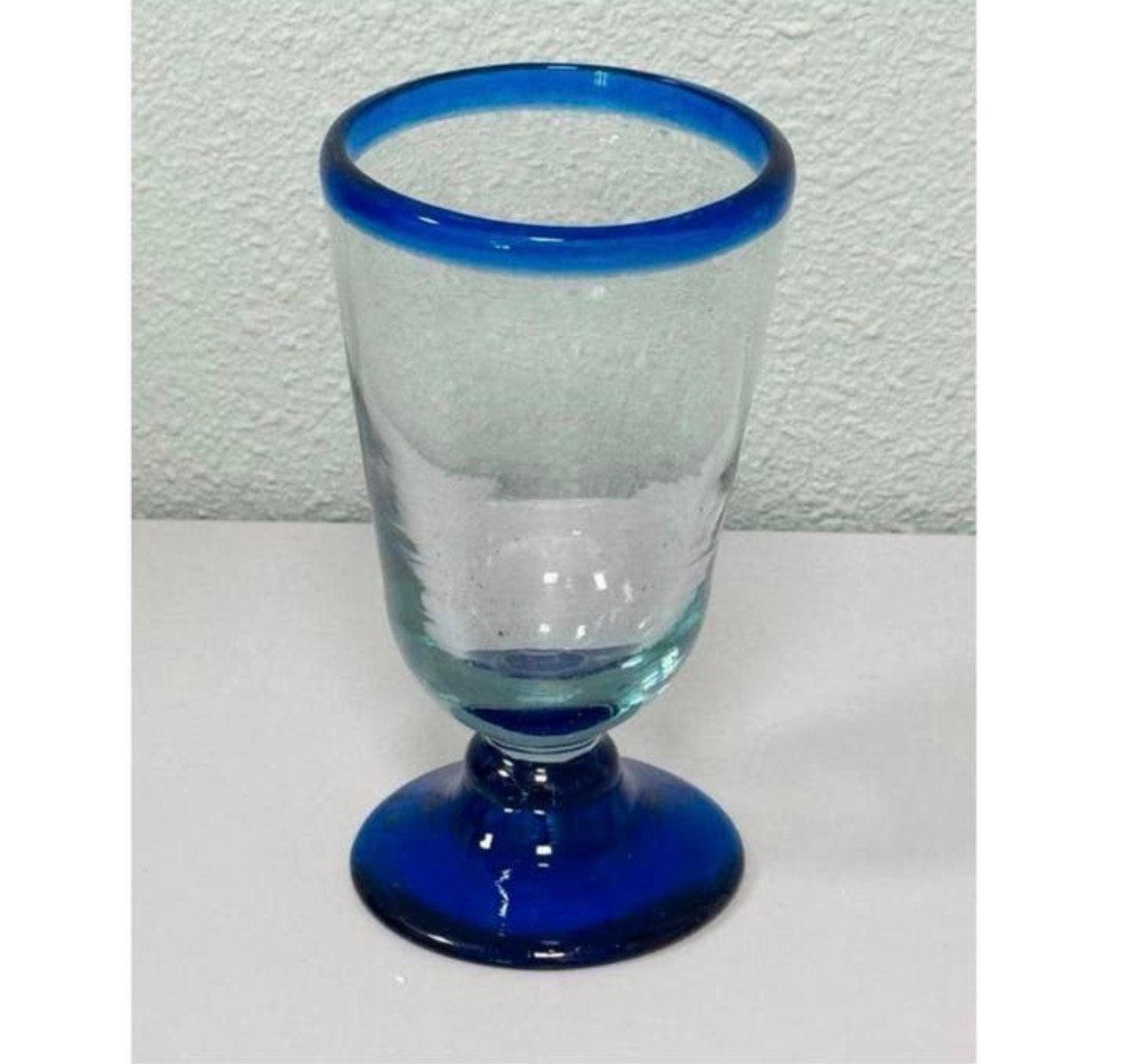 Verre à eau soufflé mexicain avec bordure bleue Mexique, Collections, Verres & Petits Verres, Comme neuf, Verre à eau, Enlèvement ou Envoi