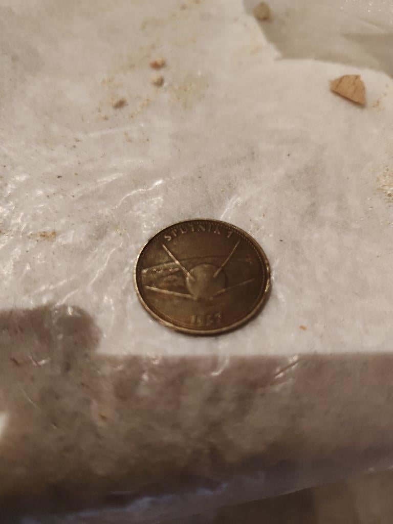 Shell verzamelmunt sputnik 1 1957, Ophalen of Verzenden