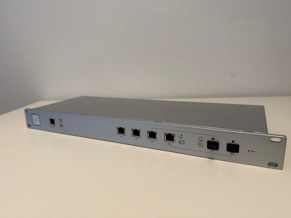 UniFi Security Gateway Pro USG-PRO-4 Router, Ophalen of Verzenden, Gebruikt