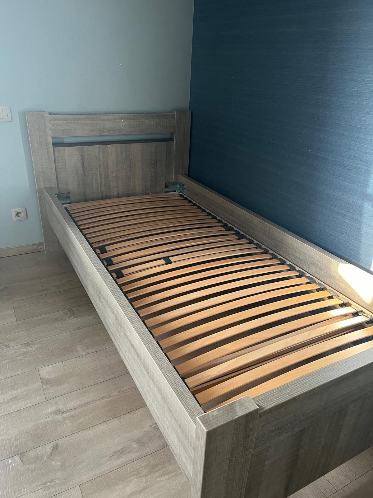 Kinderkamer: bed, nachtkastje en kleerkast, Kinderen en Baby's, 85 tot 100 cm, Zo goed als nieuw, 180 cm of meer, Ophalen