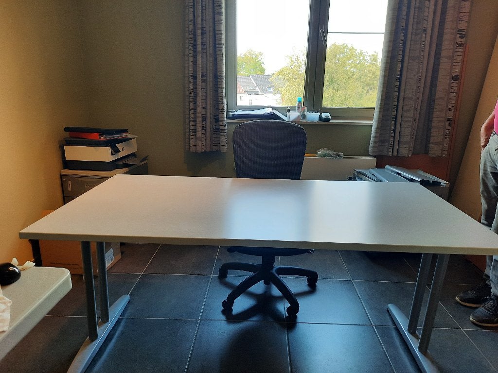 TABLE DE BUREAU, 125 cm ou plus, Comme neuf, Enlèvement, Autres types