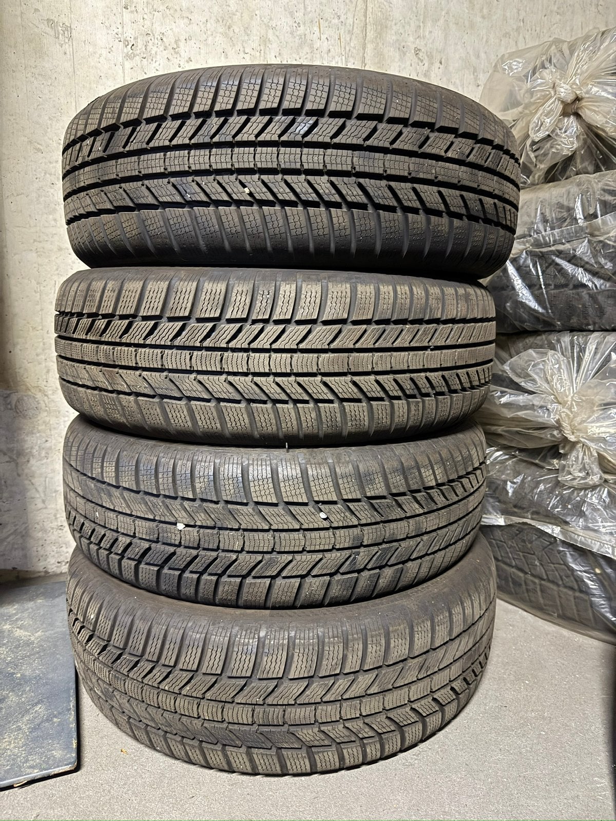 Winterbanden 205/60 R16 H Continental + sneeuwkettingen, Ophalen, Gebruikt, 16 inch, Band(en)