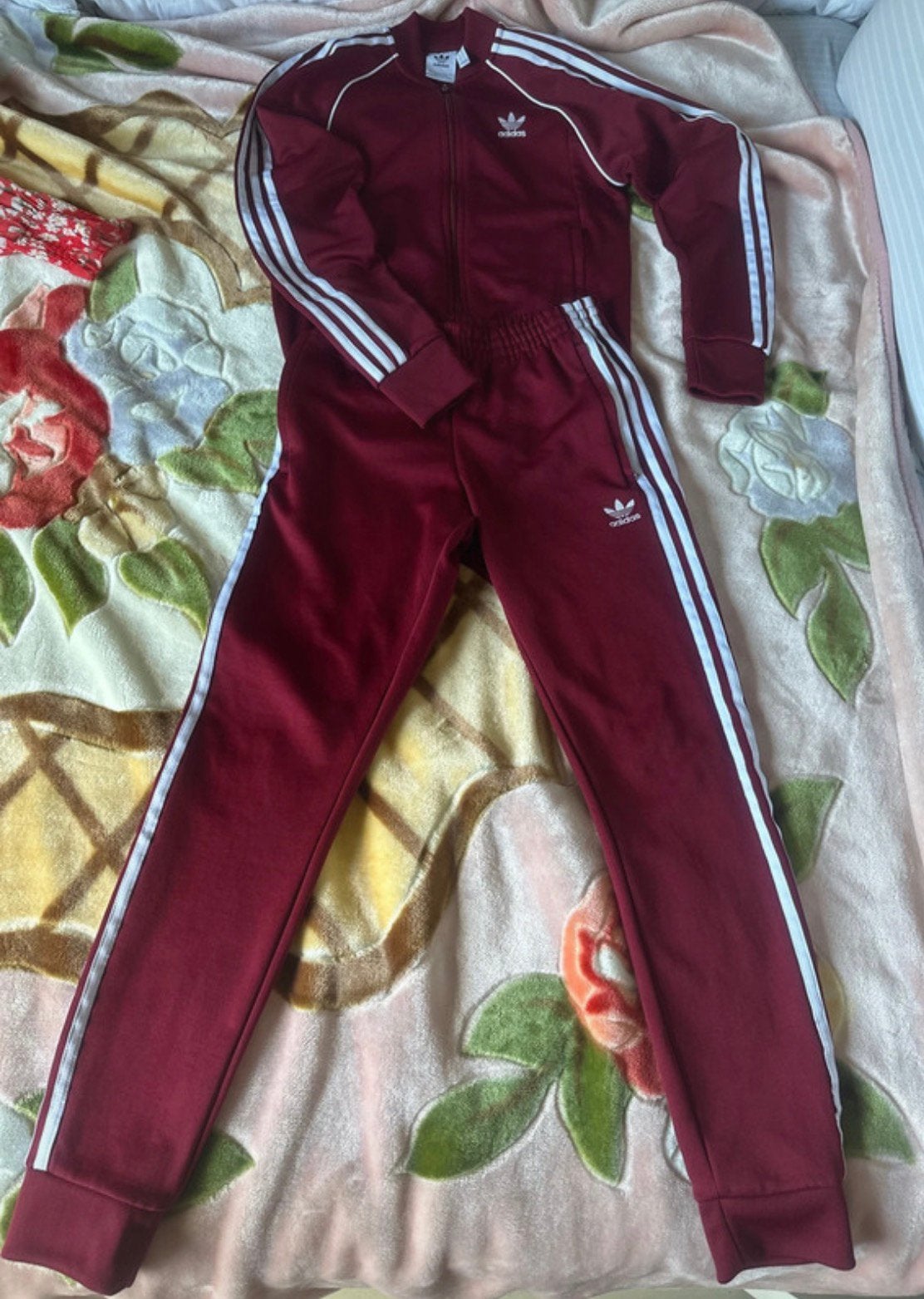 Rood Adidas trainingspak — vest +broek, Kleding | Dames, Sportkleding, Ophalen, Overige typen, Zo goed als nieuw, Maat 36 (S)