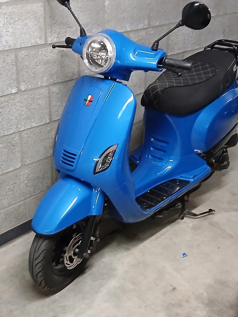 GTS  Toscana, Fietsen en Brommers, Snorfietsen en Snorscooters, Ophalen, Zo goed als nieuw, Benzine, Overige merken
