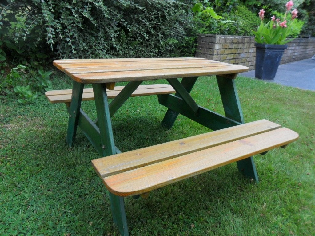 Table pique-nique de jardin en bois jaune / vert pour enfant, Jardin & Terrasse, Enlèvement, Bois, Table de pique-nique pour enfants