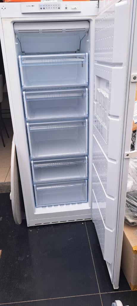 Diepvries no frost van het merk bosch A+, Elektronische apparatuur, Vriezers en Diepvrieskisten, Ophalen, Gebruikt, Vrieskast