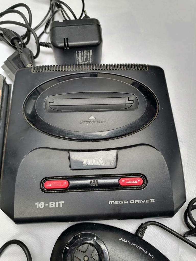 Sega 2 manettes et jeux, Consoles de jeu & Jeux vidéo, Comme neuf, Avec 2 manettes, Mega Drive, Avec jeux