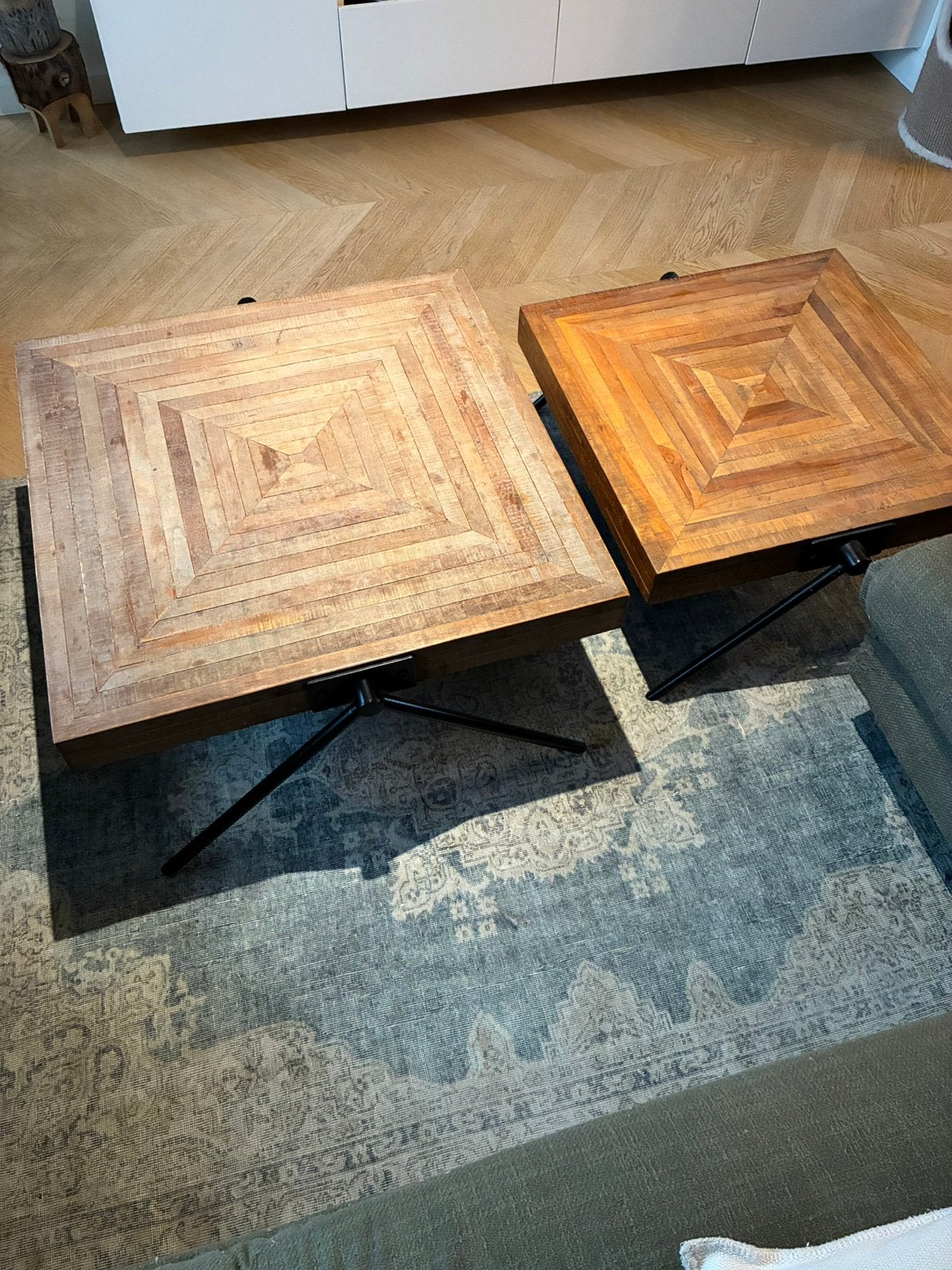 Set van 2 stoere houten tafeltjes, Huis en Inrichting, Ophalen, Zo goed als nieuw