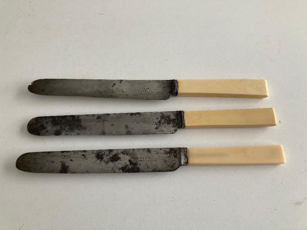 3 couteaux de table anciens - Oxley 44 Manchester  Liverpool, Antiquités & Art, Enlèvement ou Envoi