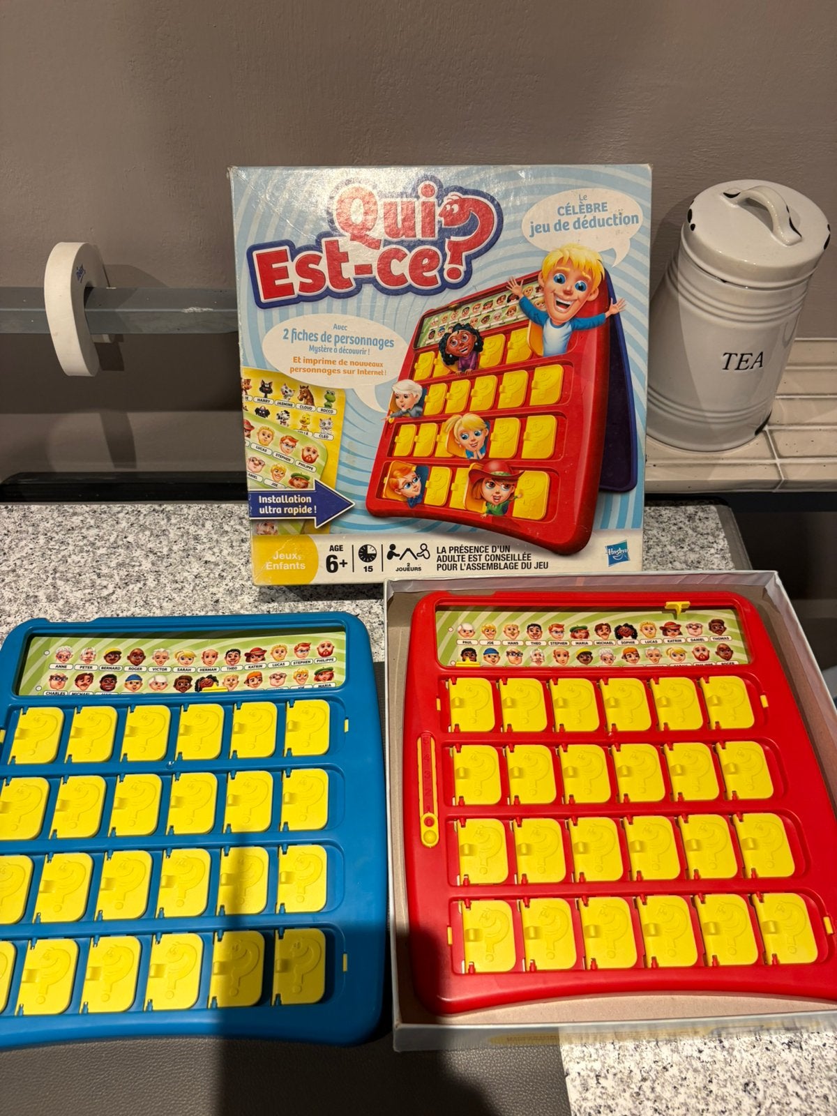 Spel WIE IS HET?, Ophalen of Verzenden, Zo goed als nieuw