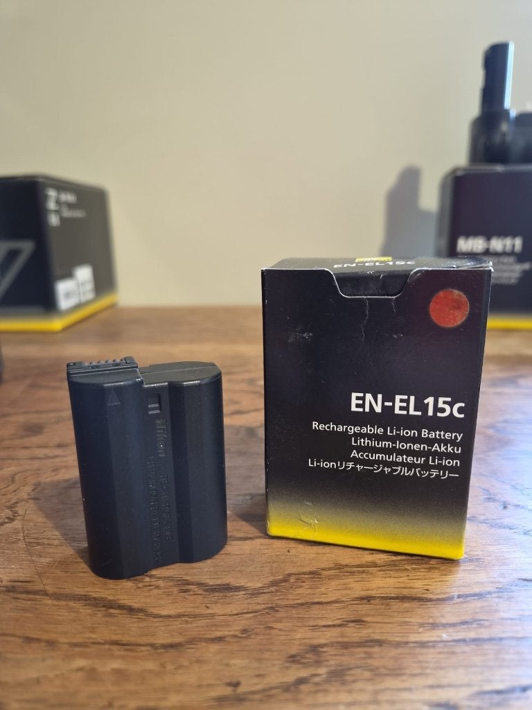 Nikon Lenzen en Grip, Sans zoom optique, Comme neuf, Enlèvement, Autres types