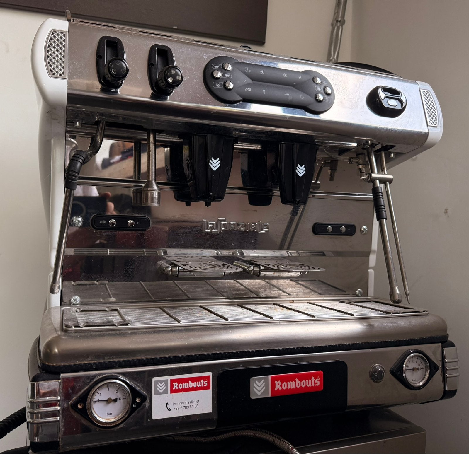 Professioneel koffiezetapparaat, Electroménager, Cafetières, Utilisé, Dosettes et capsules de café, Machine à espresso, 10 tasses ou plus