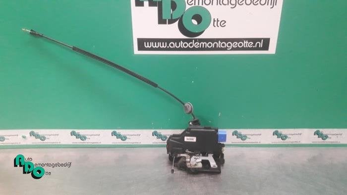 Deurslot Mechaniek 4Deurs rechts-voor van een Volkswagen Tou, Gebruikt, -, Volkswagen, -