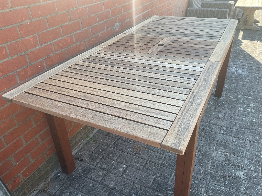 Tuintafel1m60 uitschuifbaar tot 2m00 door metalen armaturen, Tuin en Terras, Ophalen