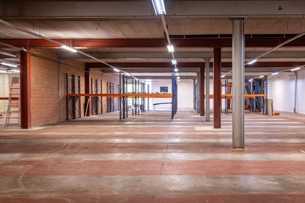 Magazijn te huur - 580m² voor 2 huurders - Sint-Niklaas, Articles professionnels, Immobilier d'entreprise, Stock ou Remise, Location