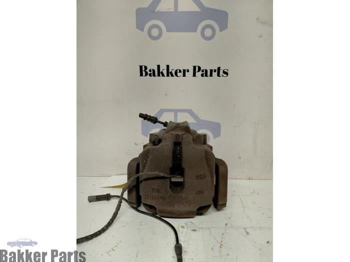 Etrier de frein (pince) avant gauche d'un BMW 5-Serie, -, 3 mois de garantie, Utilisé, -